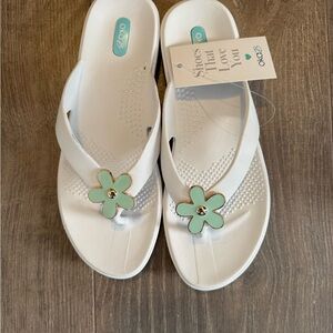 Oka B Women's White Sandals with Mint Flower Accent